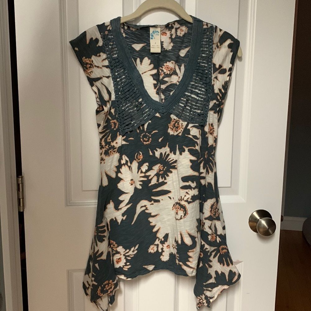 C Keer Handkerchief Y2K Hem Floral Tunic Top - Small